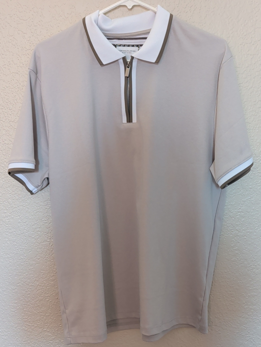 Denim & Flower Men's Short-Sleeve Zip Polo — Light Gray with White Trim